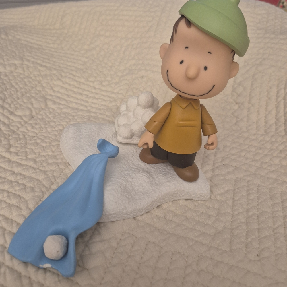 Memory Lane A Charlie Brown Christmas Linus Blanket Snowballs USED